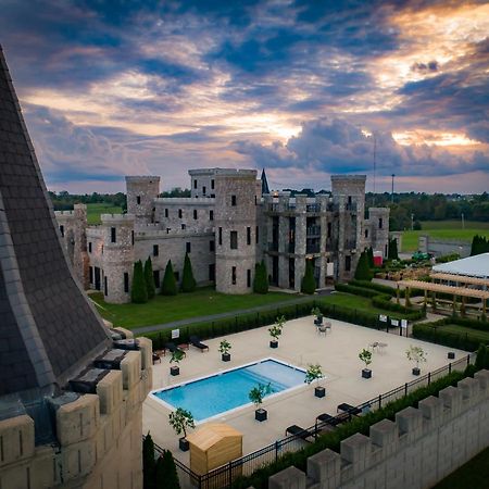 Kentucky Castle Hotel Versailles Exterior photo