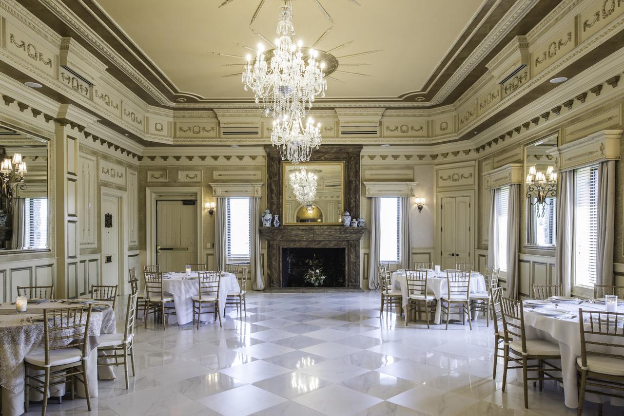 Kentucky Castle Hotel Versailles Exterior photo