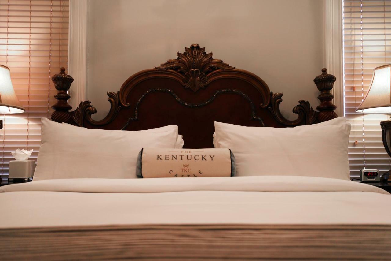 Kentucky Castle Hotel Versailles Exterior photo